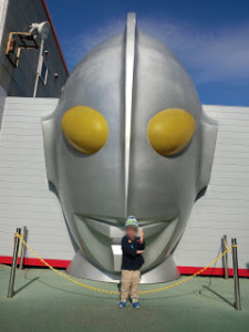 12-4-11 Ultraman Land F Big Head (2)
